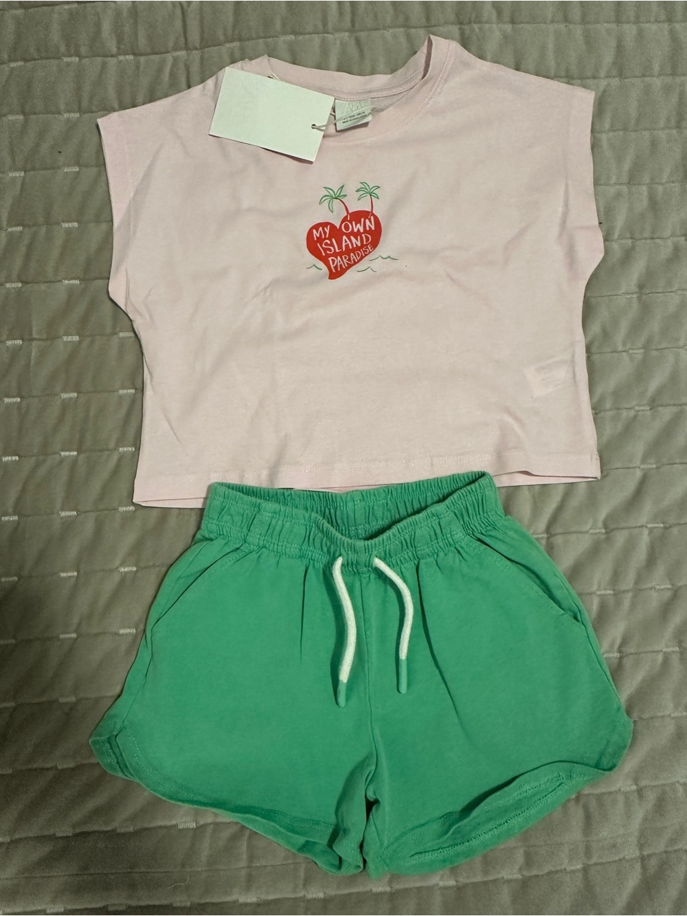 ZARA KIDS BUNDLE OF T-SHIRT AND PLAIN SHORTS SIZE 6 - Picture 3 of 10